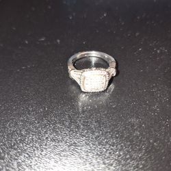 Woman  Ring  Suze 7.5 Never Use  Ask 125