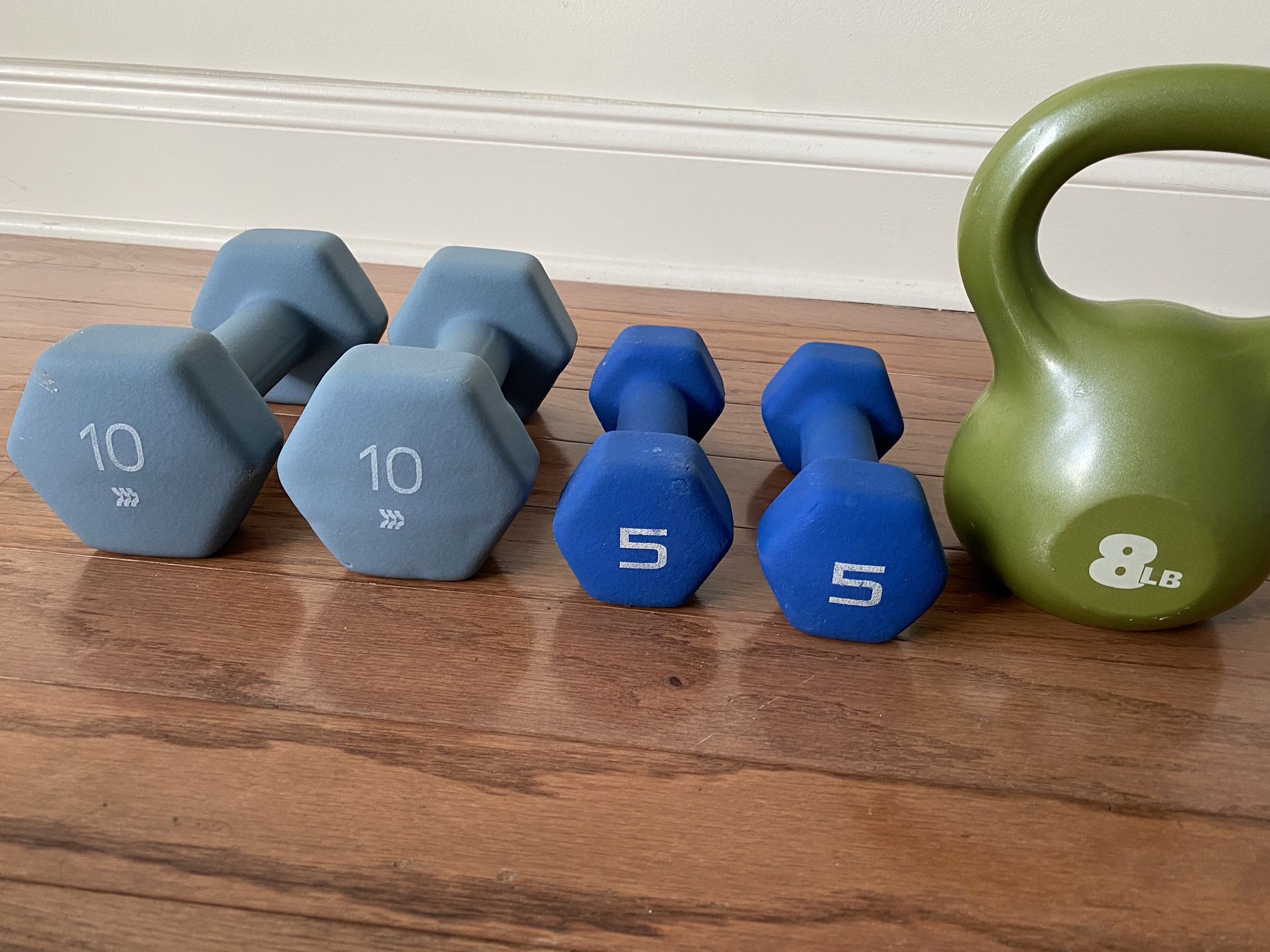 Dumbbell Weights ( Set Of 10s,5s , And 8 Kettlebell)