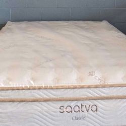 Brand New Queen Size Organic Cotton Saatva Classic Plush Mattress!!