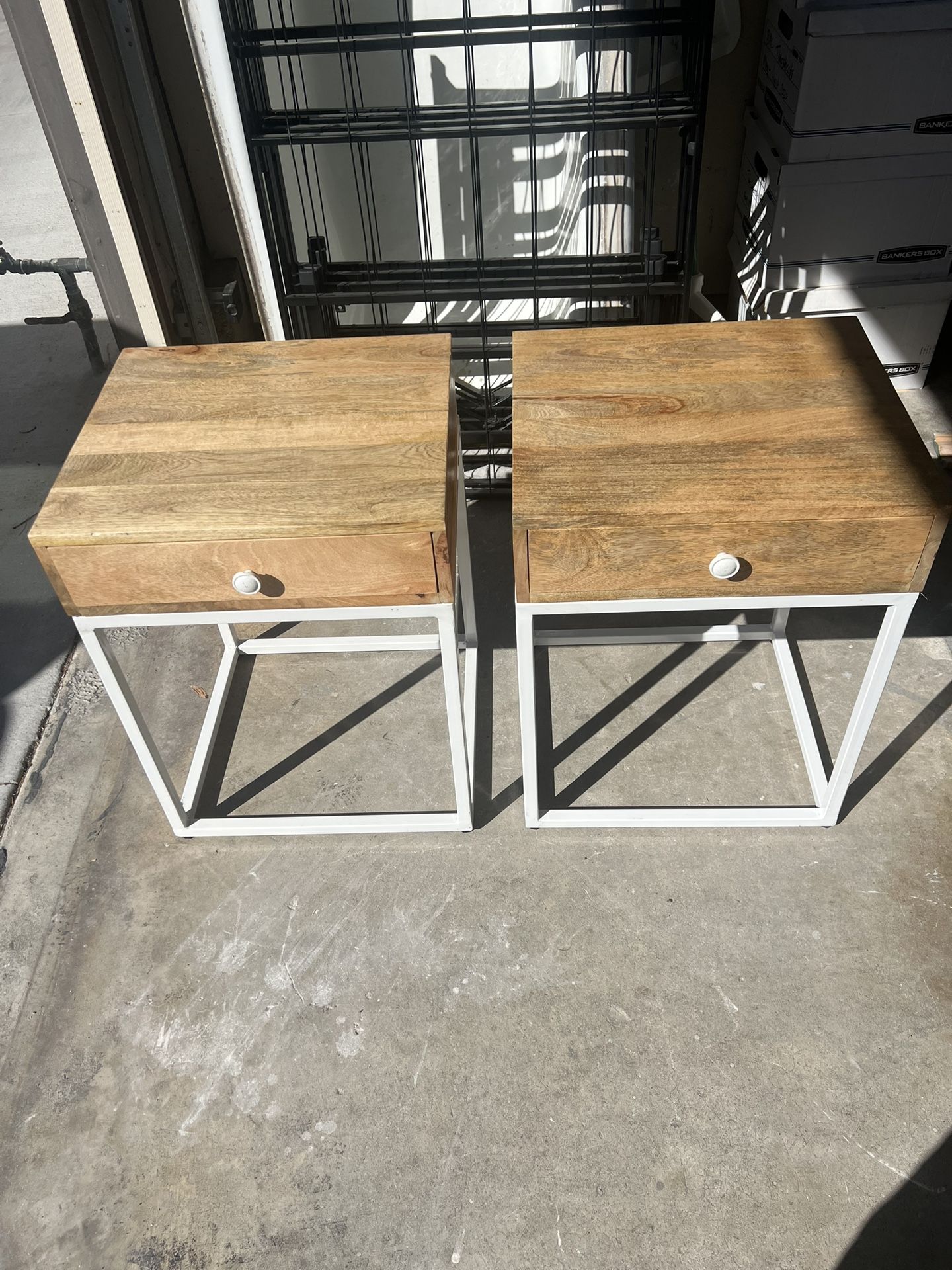 2 Night Stands