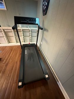 Treadmill with blue tooth speakers
