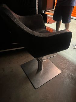 Salon chair
