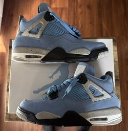 Jordan 4 University Blue Size 9