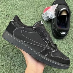 TRAVIS  SCOTT PHANTOM BLACK JORDAN 1 LOW
