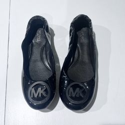 Michael kors MK patent leather  black slip on flats front logo womens size 6.5 