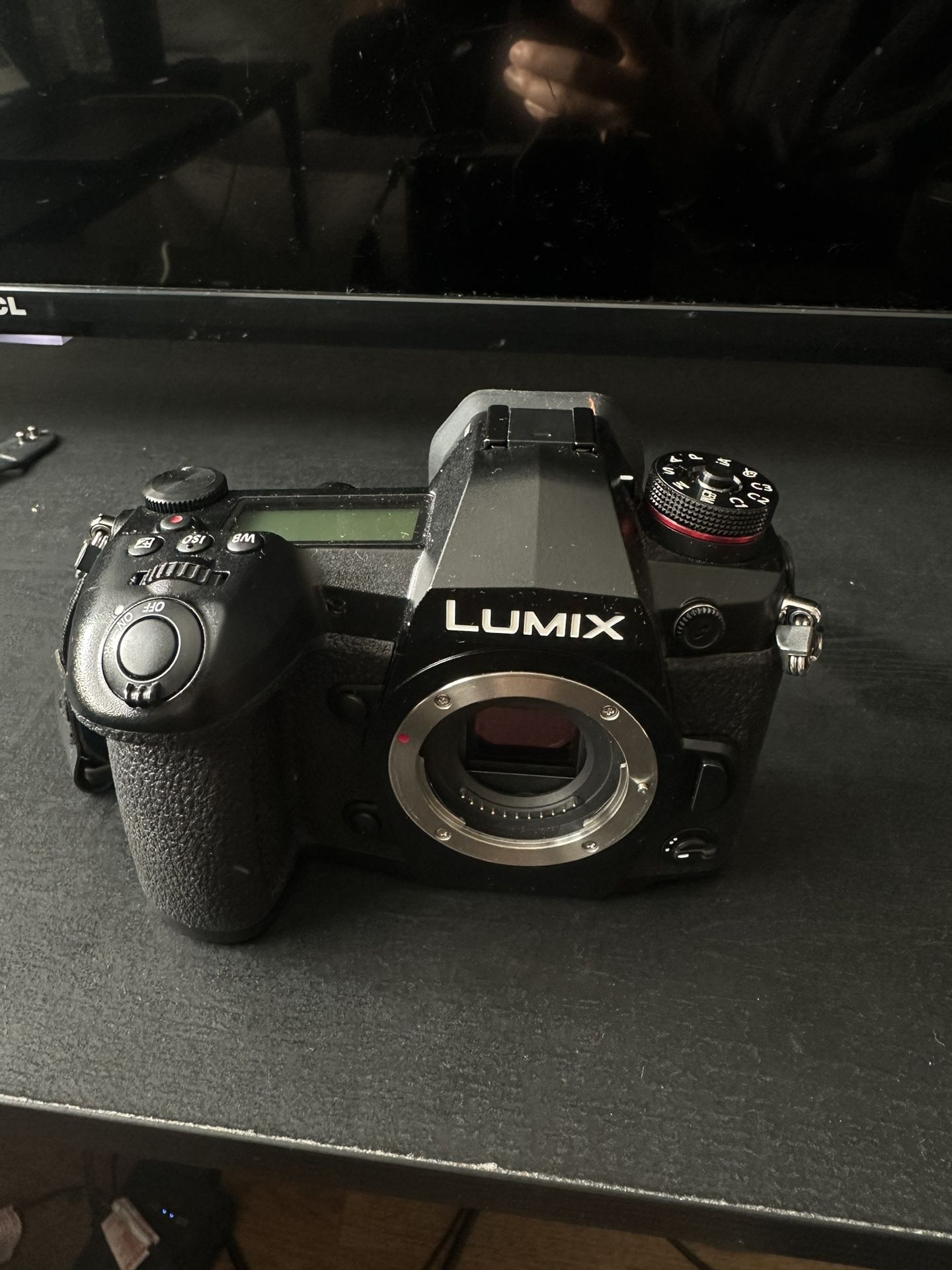 Lumix GH5 Barely Used w Zoom Lens 