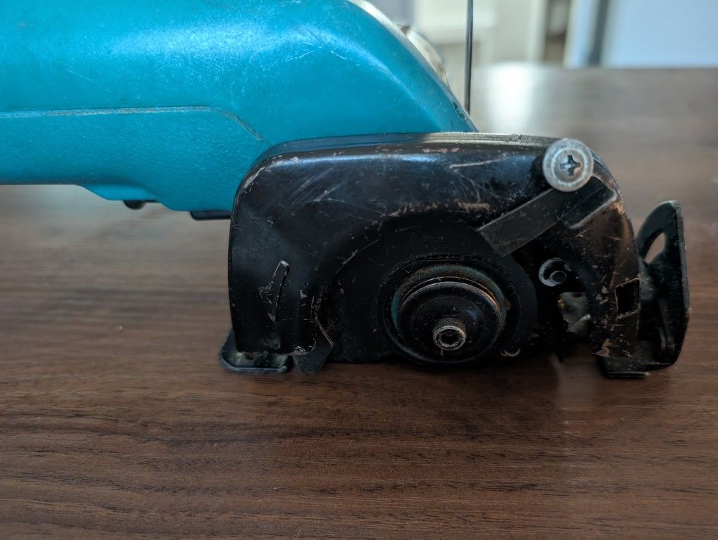 Makita 5090D 9.6V Cordless 3-3/8" Circular Trim Saw (Tool Only)