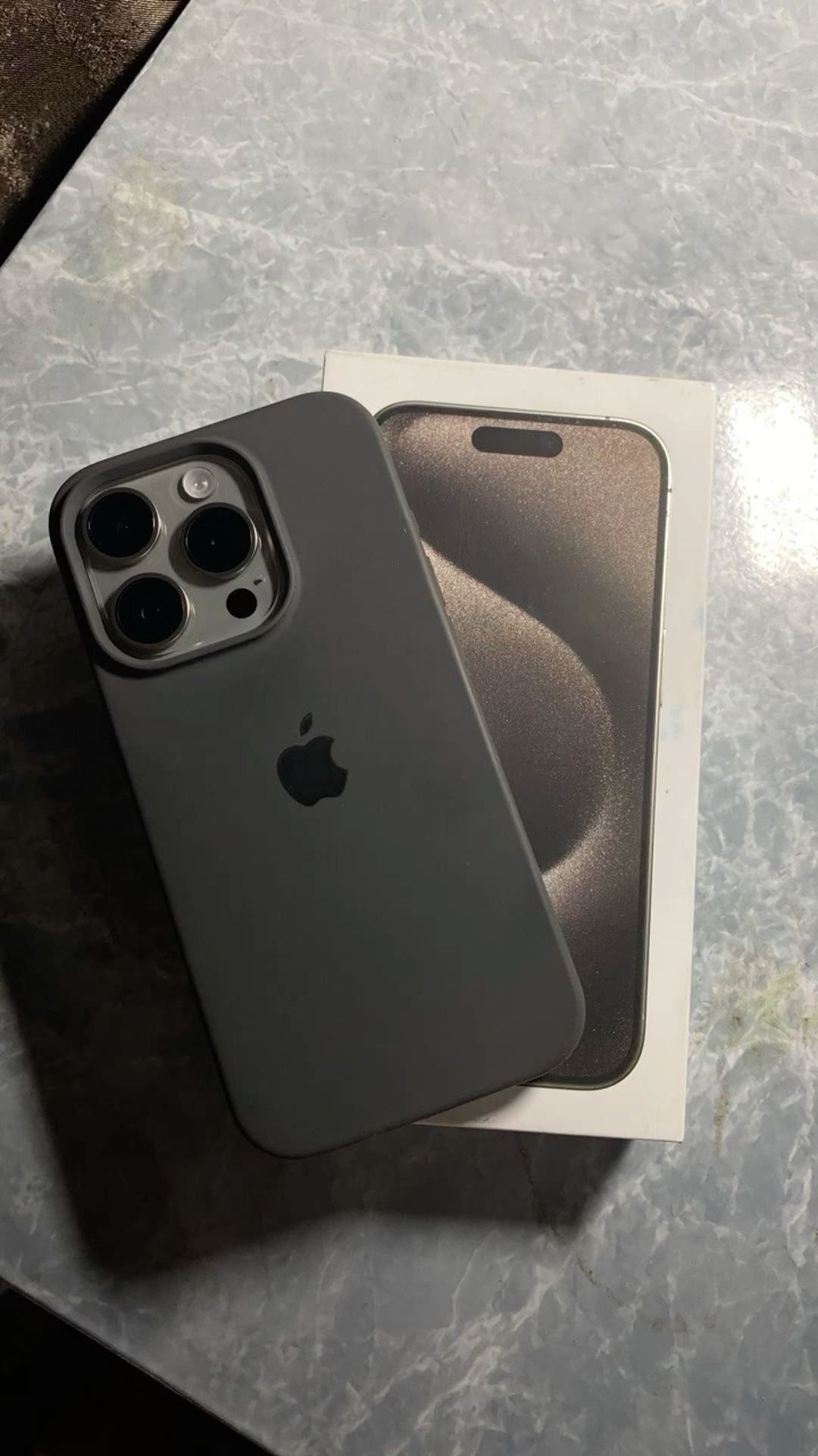 IPHONE 15 pro *UNLOCKED*