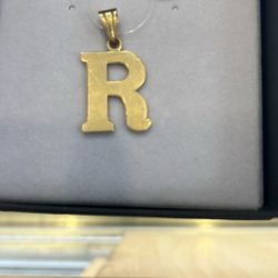 Pendant Letter “R”