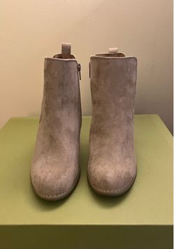Tan Faux Suede Size 8 Booties