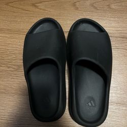 Onyx adidas Yezzy slide size 10
