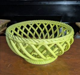 10" Vintage Espana Tabletops Unlimited lime green glazed ceramic woven lattice fruit bowl or bread basket