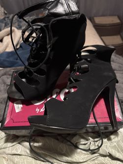 Woman’s Lace Up Heel