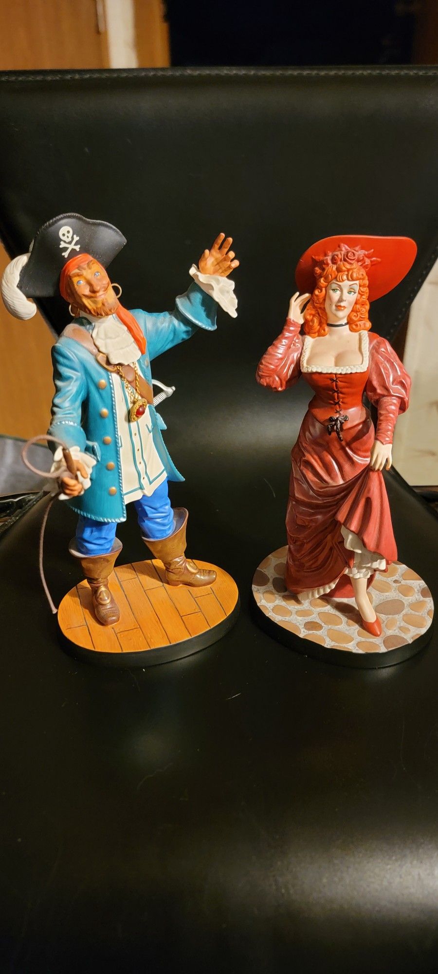WALT DISNEY " WE WANT THE REDHEAD " set Of 2 " AUCTIONEER & REDHEAD " PIRATES FIGURINE SET