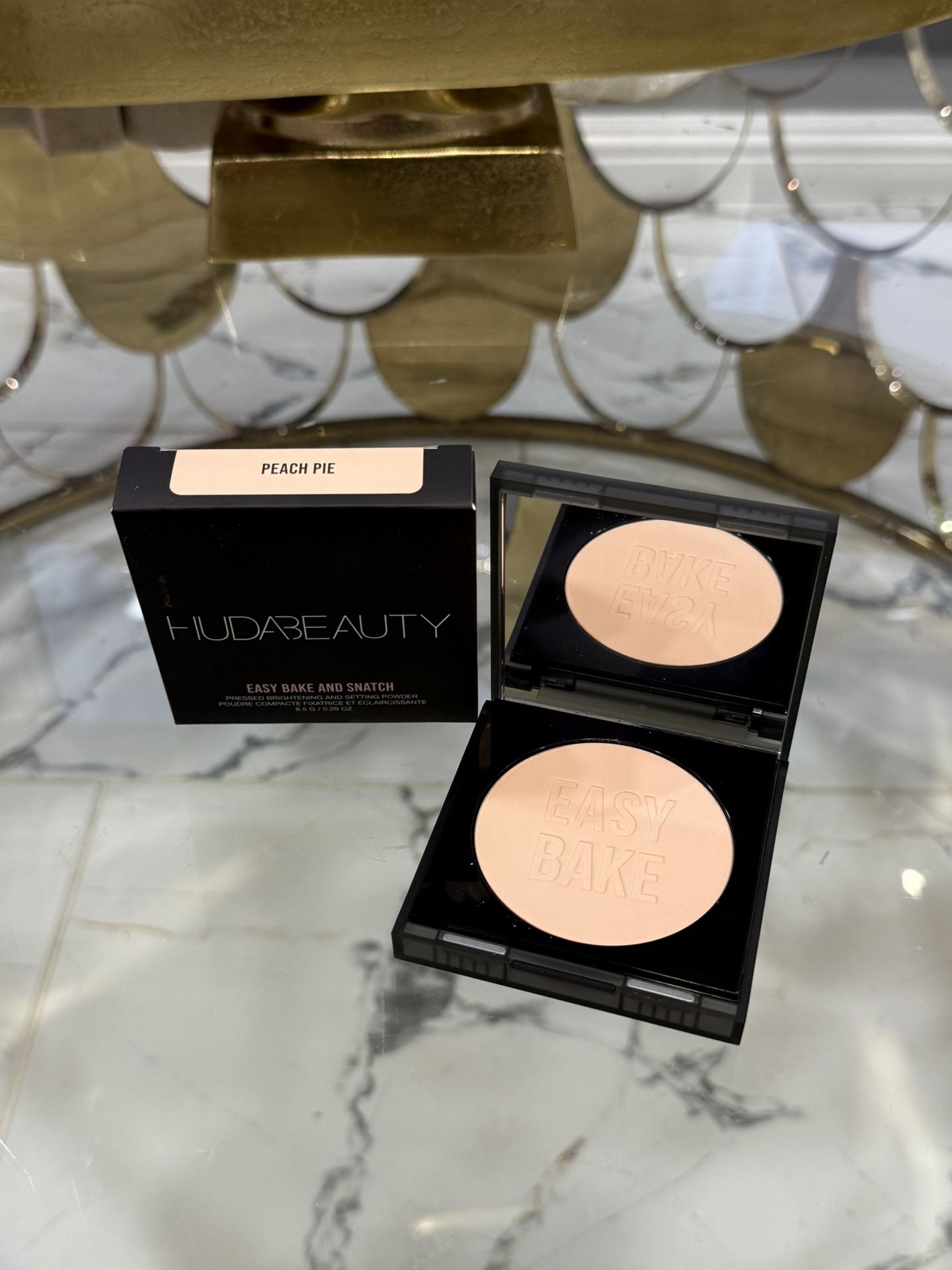 HUDA BEAUTY Easy Bake and Snatch Pressed Talc-Free Brightening and Setting Powder🥧🧡
