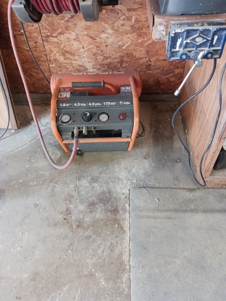 Dual Tank Air Compressor