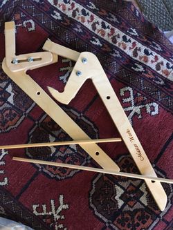 Music holder for keyboard or hammer dulcimer or hammers for playing