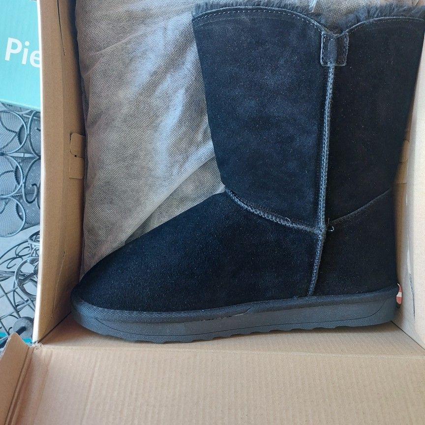 VEPOSE BOOTS, NIB, LIKE UGGS, SIZE 10
