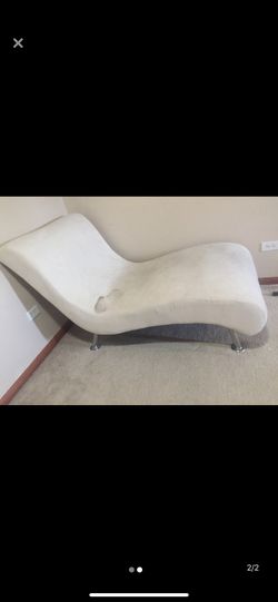 Vanilla colored chaise