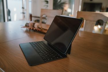 iPad Pro 13” 2TB w/ Cellular, pencil, keyboard, case