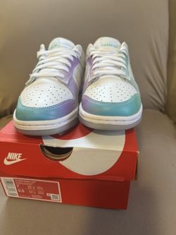 Woman’s Nike Dunk Low Size 7