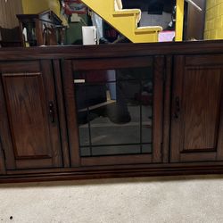 Selling TV Stand. It’s An Great Condition.