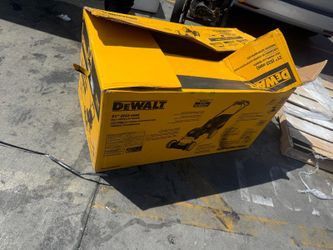 Dewalt Lawn Mower self propelled 725cc new $380  Paramount to pickup
