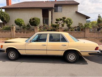 Damaged 1980 Mercedes 300SD