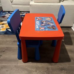 Toddlar Table And 3 Chairs 