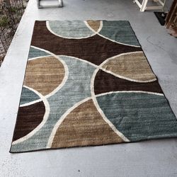 5 x 7 area rug in Great Shape