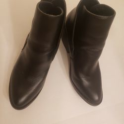 APT. 9 BOOT SIZE 9.5