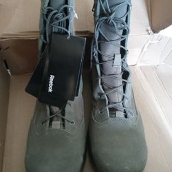 Reebok Dauntless Boot 