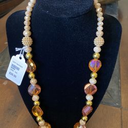 NEW NECKLACES AND EARRINGS SET PERFECT CONDITION BEAUTIFUL SET 