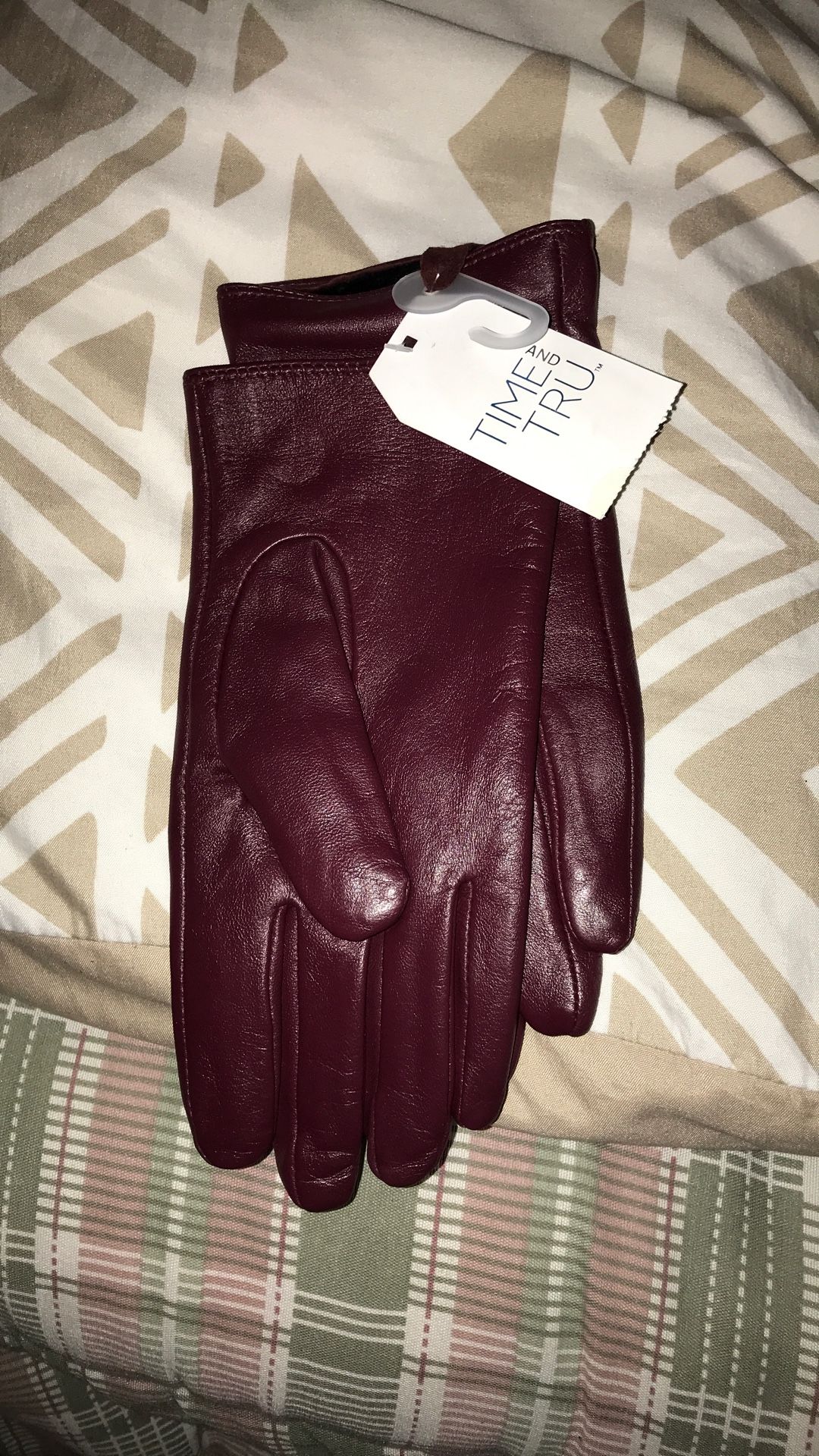 Time And Tru Gloves