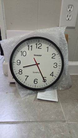 Sharp Quartz Round Wall Clock