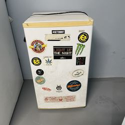 Mini Fridge 