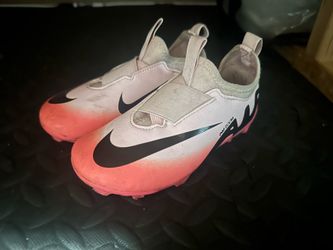 Soccer cleats