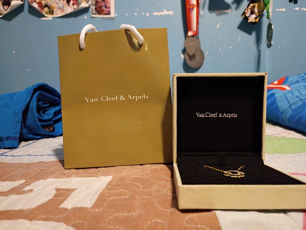 Black And Gold Van Cleef Necklace