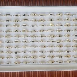 💍 94-Piece Fantasy Ring Lot + Display Case – Perfect for Resale, Boutiques, or Swap Meet Booths!