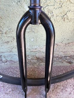 Pick up only Thick slick tires and black fork 29 inch