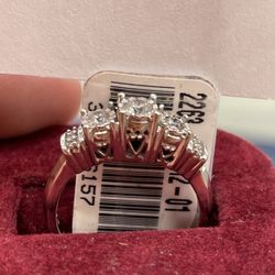 10K White Gold Diamond Ring