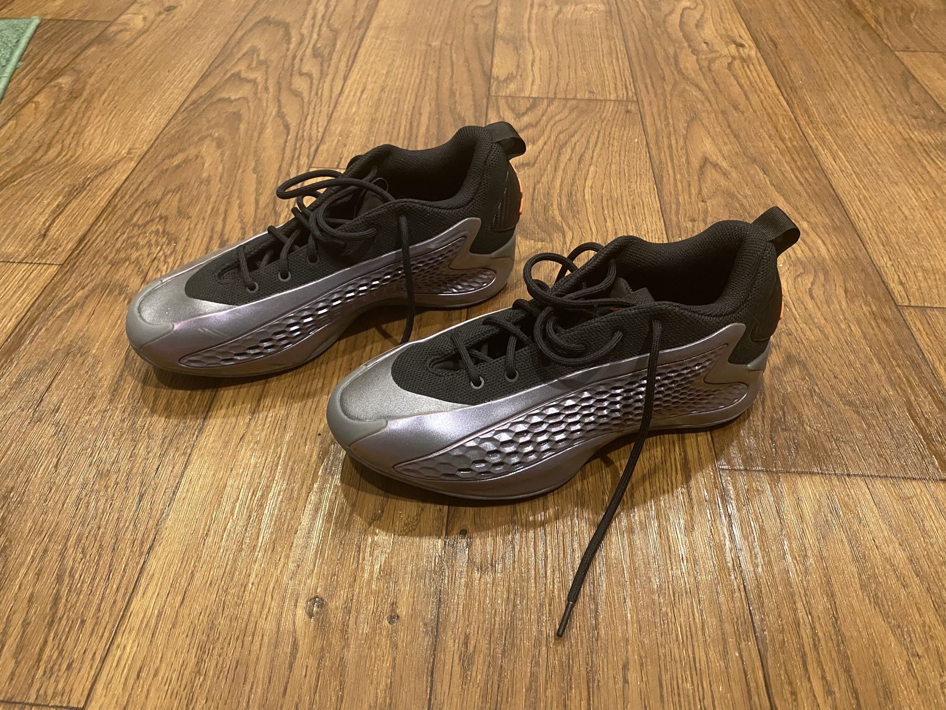 Basketball Shoes - Adidas AE