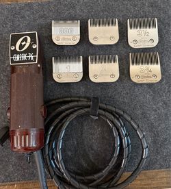 Oster Classic 76 Clippers w/ 6 Detachable Blades