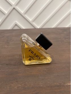 Prada Paradoxe Intense, yellow due to oxidation