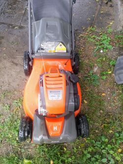 Husqvarna awd self propelled bagger lawnmower