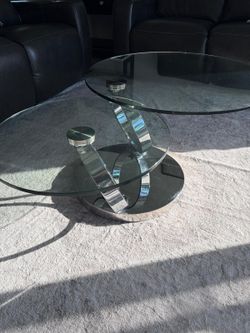 Extendable Swivel Coffee table in clear glass