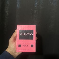 Valentino Donna Born In Roma 