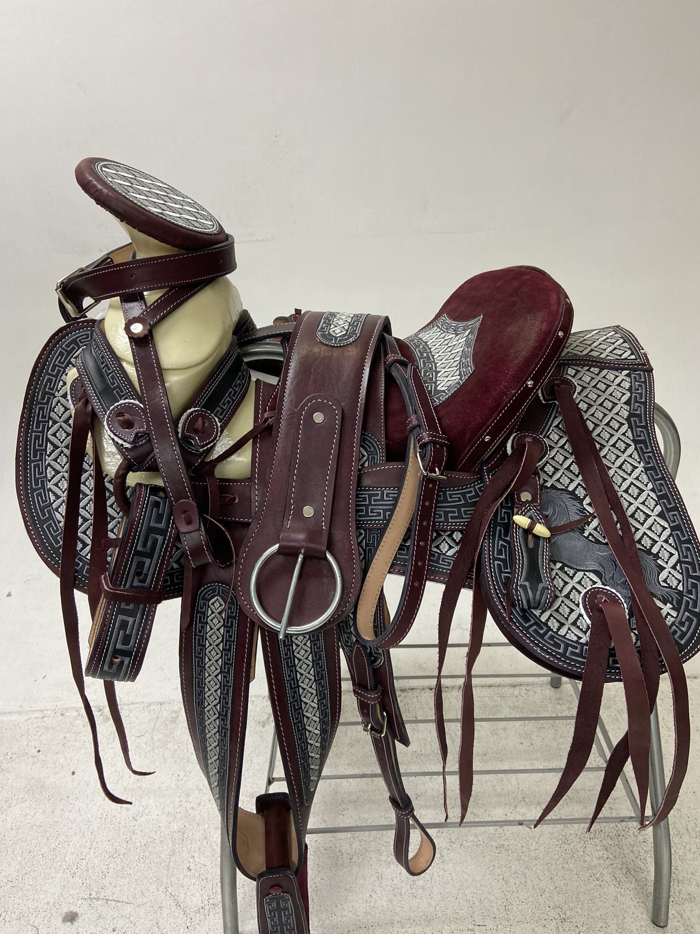 Nueva Montura Charra Bordada Con Cantinas Desmontables