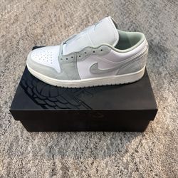 Size 9.5 Air Jordan 1 Low SE White/Seafoam Sail