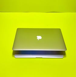 Apple MacBook Pro 15” Retina i7/16GB/500GB SSD $350